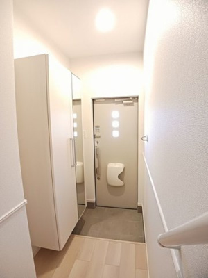 【玄関】 | ブルースカイⅡ | 明るい玄関です