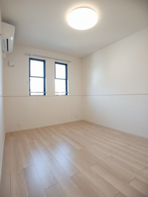 【内装】 | ブルースカイⅡ | 内装は落ち着いています