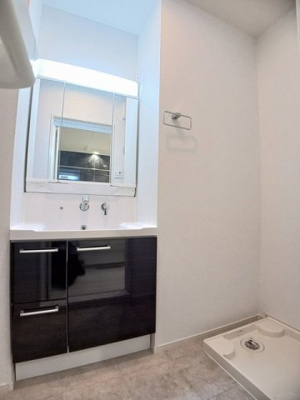 【洗面所】 | ブルースカイⅡ | 明るい洗面所です