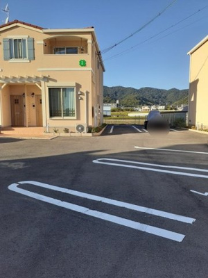 【駐車場】 | アミティエⅠ | 車をお持ちの方に嬉しい駐車場付きの物件です