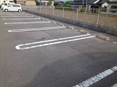 【駐車場】 | アヴェニール岩出Ⅰ | 駐車場があります