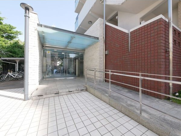 シーム・ドエル筒井のエントランス