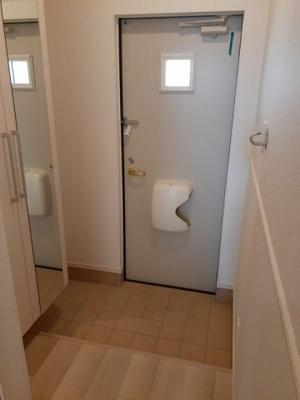 【玄関】 | プリムローズⅡ | ゆったりとした玄関です