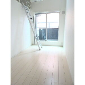 L'endroit apaisant 新守町の居間・リビング
