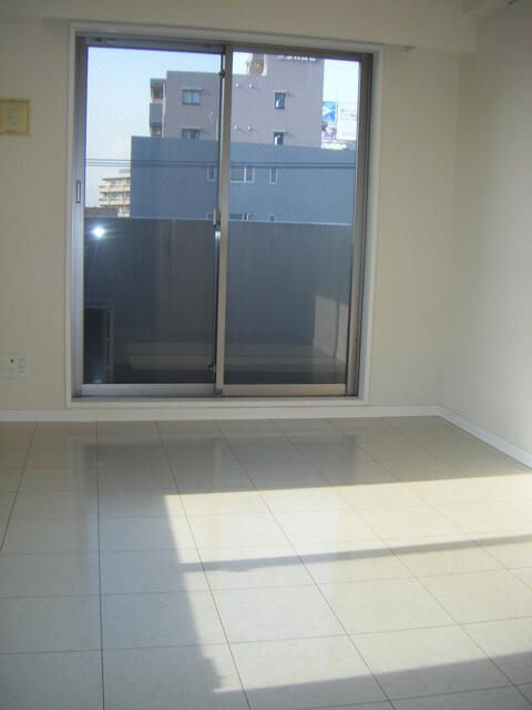 ＣＹＮＴＨＩＡ　Ｆｏｕｒ－Ｄ　ＥＦ－Ｆｏｒｔの居間・リビング