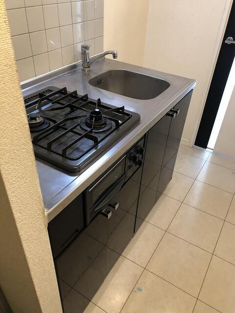 ＣＹＮＴＨＩＡ　Ｆｏｕｒ－Ｄ　ＥＦ－Ｆｏｒｔのキッチン