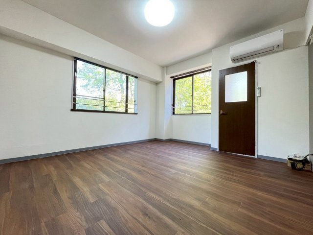 富山市一棟マンションの洋室