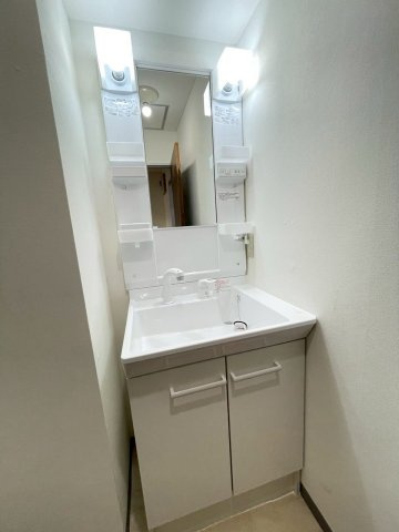 富山市一棟マンションの独立洗面台