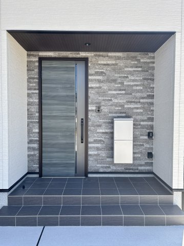 プランタウン新垢田南町の外観：施工例|施工例：玄関回り（貫通型ポスト付）