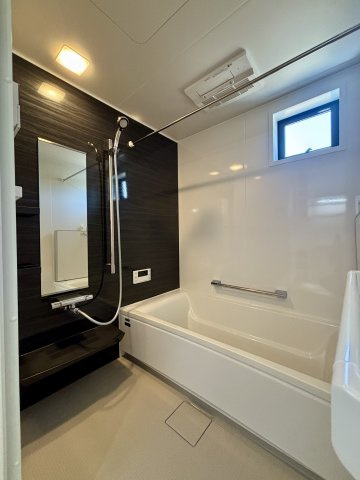 プランタウン新垢田南町の浴室|施工例：タカラスタンダード製。ホーロークリーンパネルでお掃除も楽々♪