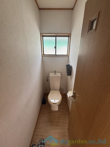 平塚市纏　中古戸建のトイレ