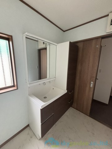 平塚市纏　中古戸建の独立洗面台