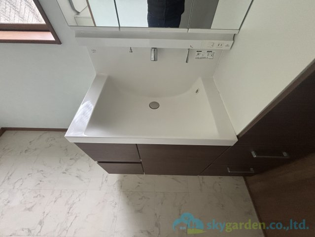 平塚市纏　中古戸建の独立洗面台
