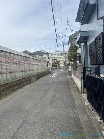平塚市纏　中古戸建の前面道路含む現地写真