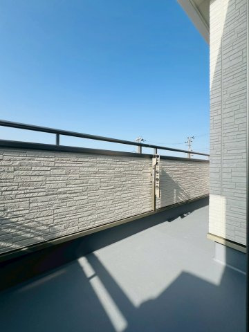 東朝霧丘戸建のバルコニー