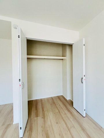 東朝霧丘戸建の収納