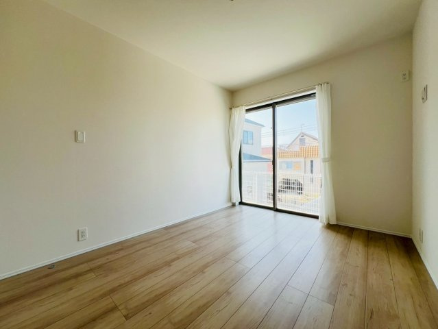 東朝霧丘戸建の居間・リビング