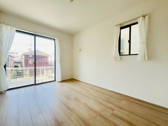 東朝霧丘戸建の居間・リビング