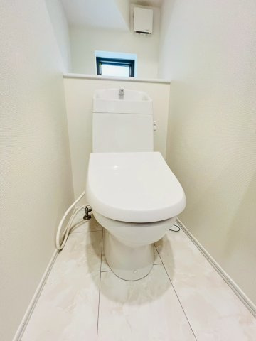 東朝霧丘戸建のトイレ