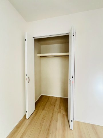 東朝霧丘戸建の収納