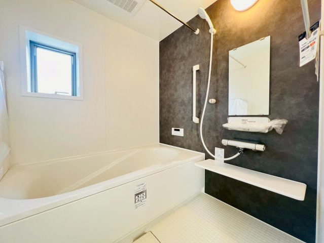 東朝霧丘戸建の浴室