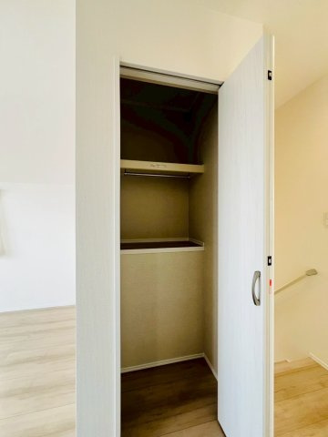 東朝霧丘戸建の収納