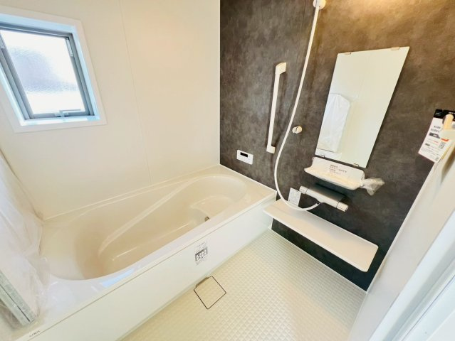 東朝霧丘戸建の浴室