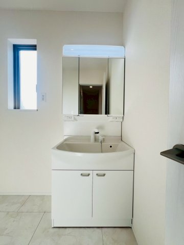 東朝霧丘戸建の洗面所