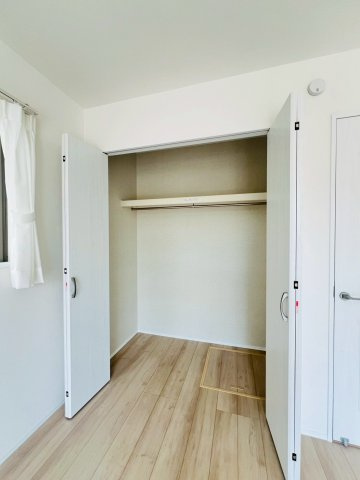 東朝霧丘戸建の収納