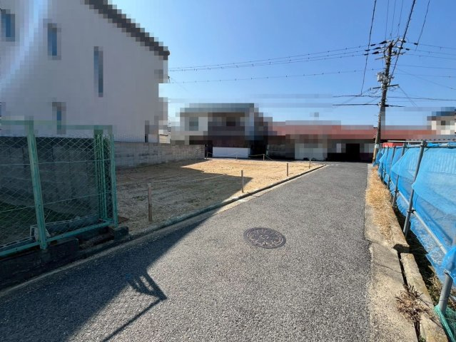 宮前町　売土地の前面道路含む現地写真|周辺にはスーパーや薬局など、商業施設がそろっていますよ！とても住みやすい環境ですよ♪