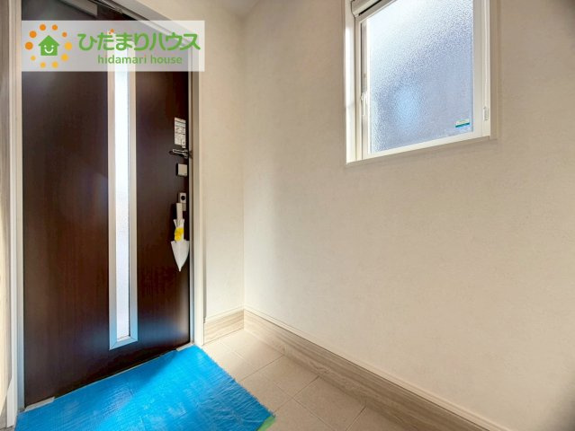 いわき市泉町タマタウン　新築戸建　1号棟の玄関|シューズクロークは、レインコートやベビーカー、ゴルフバッグなど大きな荷物を置けるので、
いつでも玄関を綺麗に保てます(*^-^*)