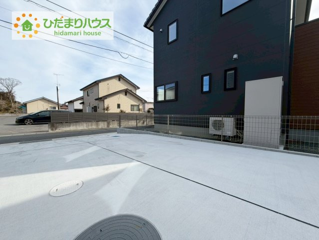 いわき市泉町タマタウン　新築戸建　1号棟の駐車場|カースペース２台ＯＫ！前面道路も幅が広いため車庫入れも安心です(^^)/