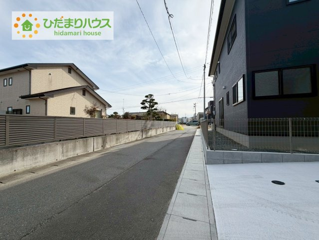 いわき市泉町タマタウン　新築戸建　1号棟の前面道路含む現地写真