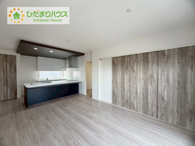 いわき市泉町タマタウン　新築戸建　1号棟の居間・リビング|15.7帖の広～いリビングは、ゆったりとした家族だんらんの時間を過ごせます(^^)/