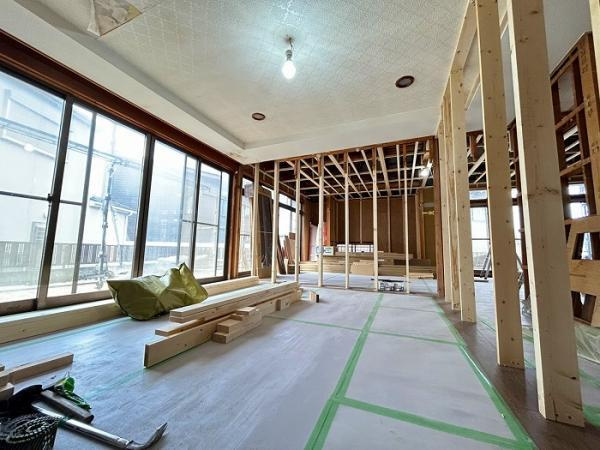 【居間・リビング】 | アトムセレクト　千葉市花見川区南花園1丁目中古戸建 | 内外フルリフォームを実施！
4月上旬頃の完成を予定しております。