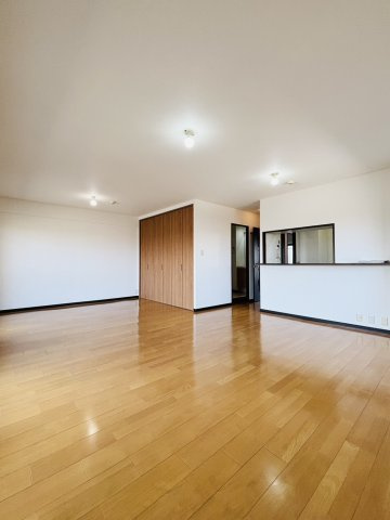 モンセーヌ和泉中央2番館の居間・リビング