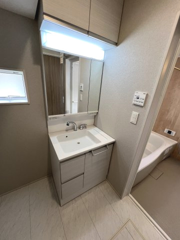 昭島市緑町3丁目　新築戸建全2棟の独立洗面台|収納たっぷりの洗面化粧台。