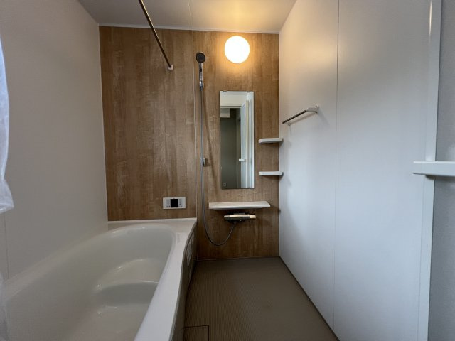 昭島市緑町3丁目　新築戸建全2棟の浴室|木目調のパネルでゆったりとしたバスタイムが過ごせそう。。♪