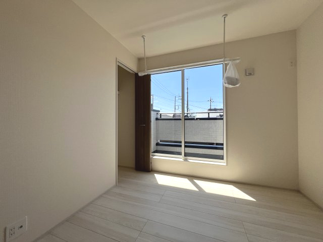 昭島市緑町3丁目　新築戸建全2棟の洋室|【洋室2】室内物干し付き♪