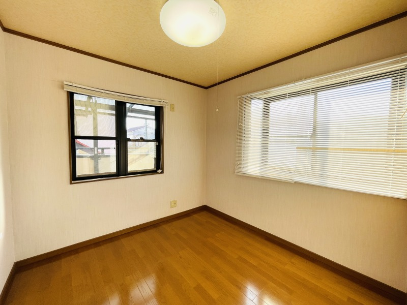 あきる野市平沢　中古戸建の洋室|2階洋室