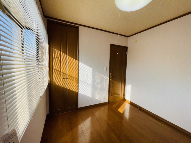 あきる野市平沢　中古戸建の洋室|2階洋室