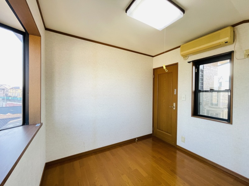 あきる野市平沢　中古戸建の洋室|2階洋室
