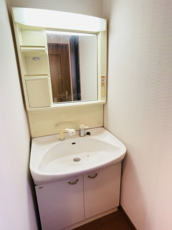 あきる野市平沢　中古戸建の独立洗面台|2階洗面台