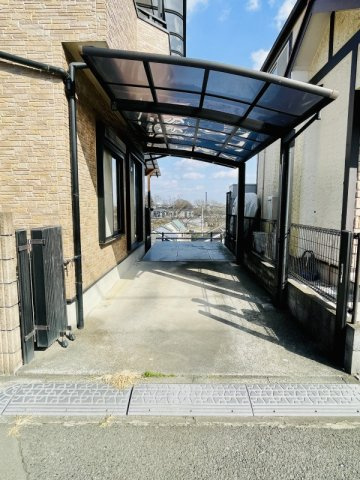 あきる野市平沢　中古戸建の駐車場|カーポート付です！