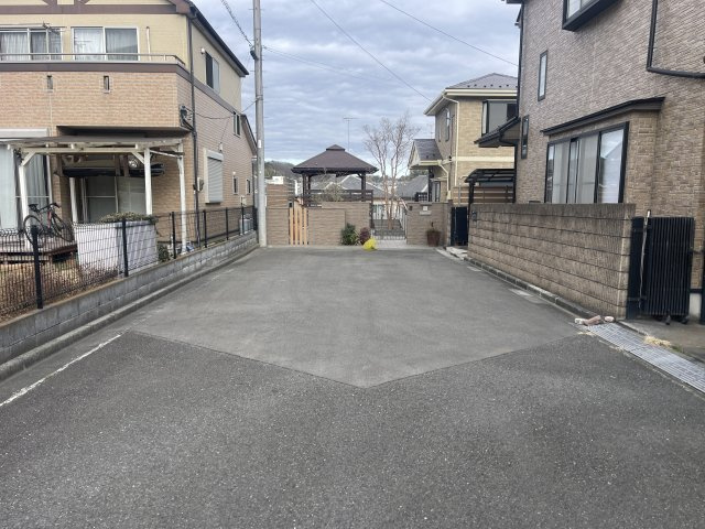 あきる野市平沢　中古戸建の前面道路含む現地写真|前面道路