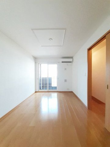 グランツＢの内装|明るい室内です