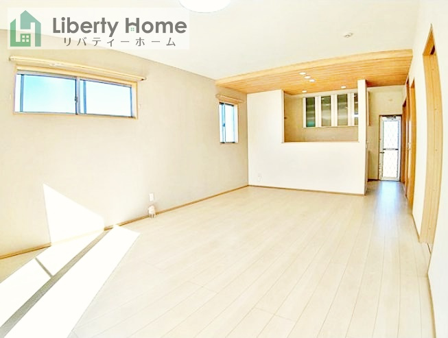 古河市上辺見　中古戸建の居間・リビング