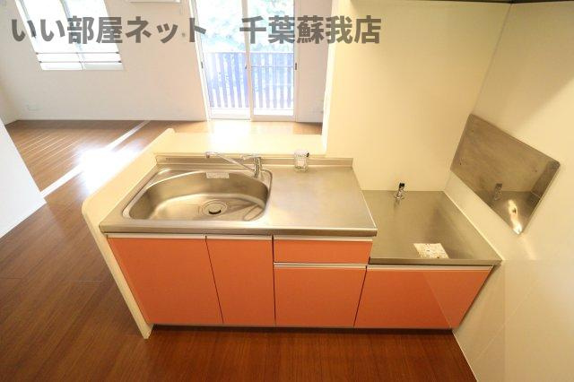 ラ・ソラーナのキッチン|コンパクトなキッチンで掃除もラクラク