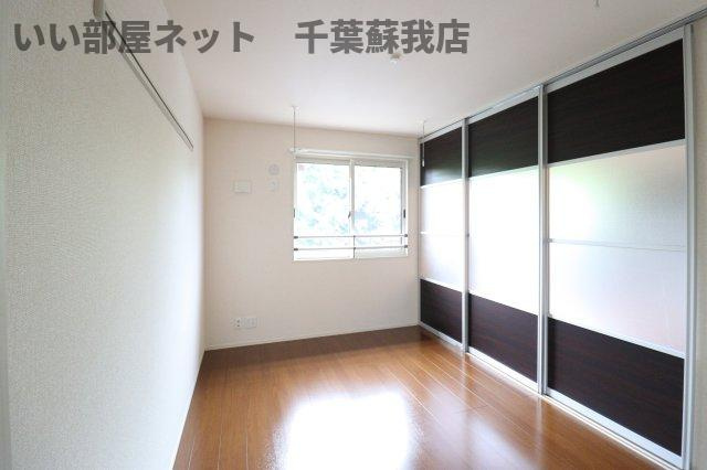 ラ・ソラーナの洋室|個人の部屋や寝室として使える洋室です