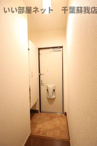 ラ・ソラーナの玄関|収納もある玄関です